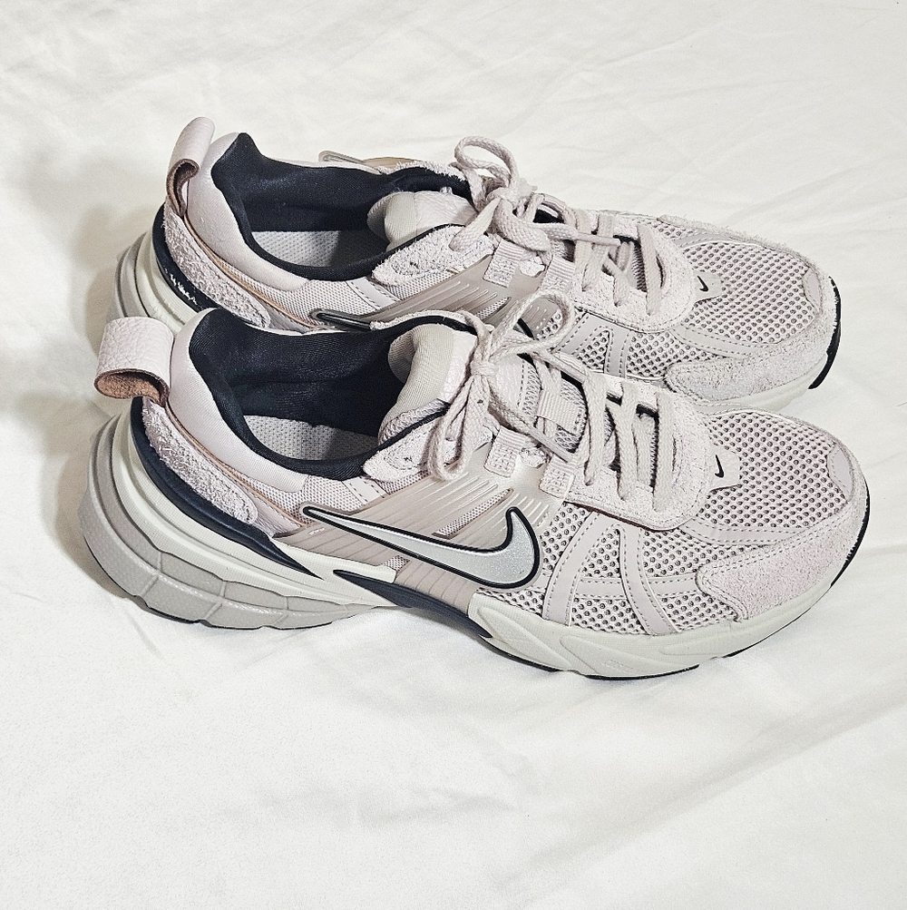 NIKE V2K RUN 'PLATINUM VIOLET' Sz 8.5